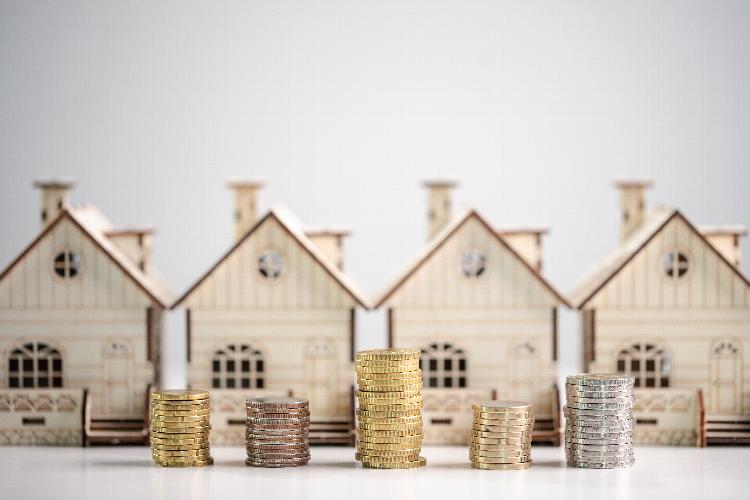 Essential Insurance for HMO Landlords: What You Need to Know Owning and managing a House in Multiple Occupation (HMO) comes with a unique set of challenges—and standard landlord insurance just won’t cut it.